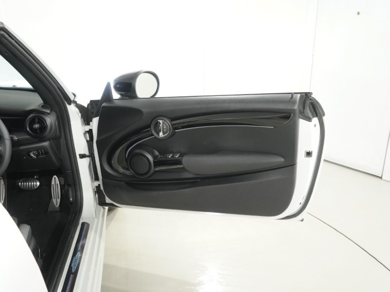 2024 (24) MINI CONVERTIBLE 1.5 Cooper Sport 2dr Auto 5890879