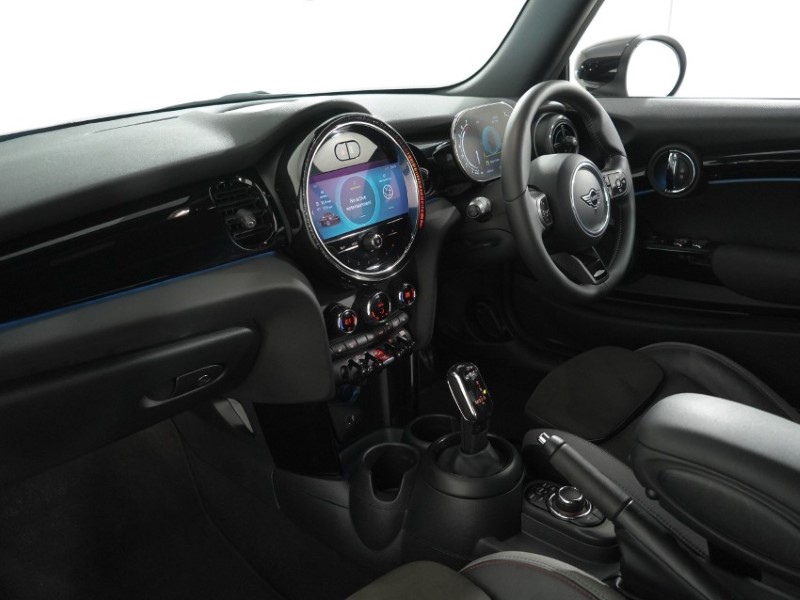 2024 (24) MINI CONVERTIBLE 1.5 Cooper Sport 2dr Auto 5890862