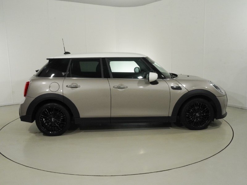 2024 (24) MINI HATCHBACK 1.5 Cooper Exclusive Premium 5dr Auto 5909217
