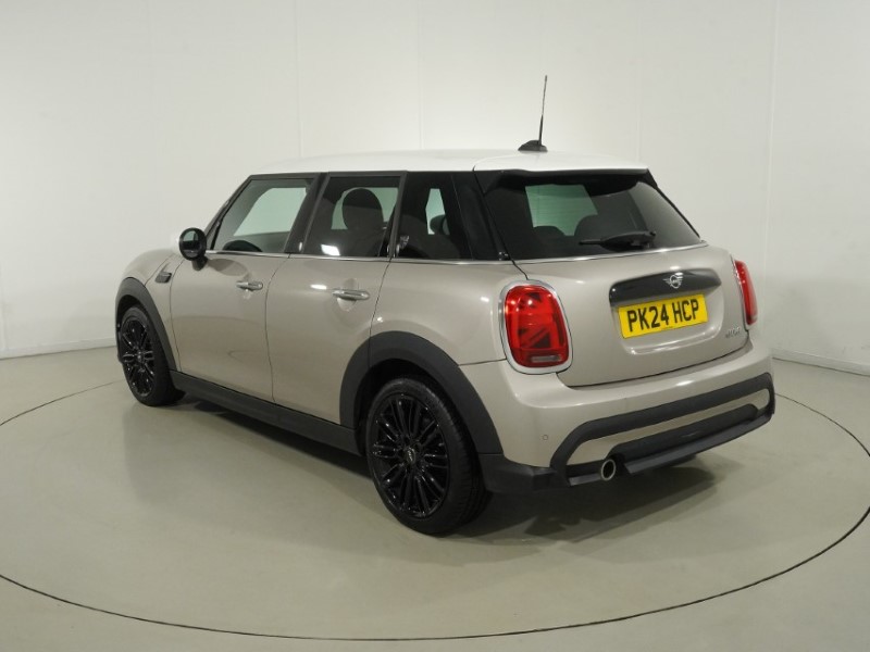 2024 (24) MINI HATCHBACK 1.5 Cooper Exclusive Premium 5dr Auto 1