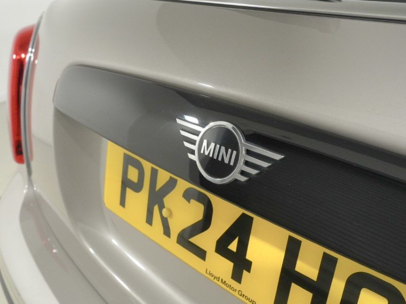 2024 (24) MINI HATCHBACK 1.5 Cooper Exclusive Premium 5dr Auto 5909159