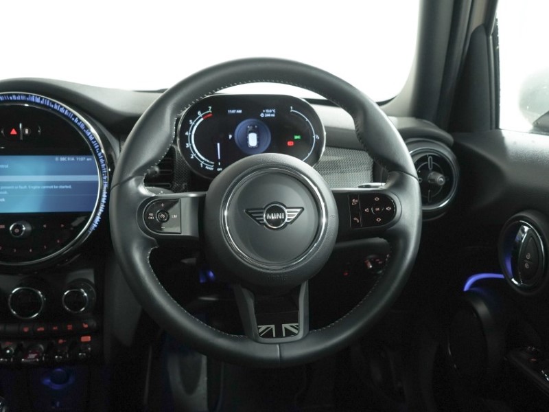 2024 (24) MINI HATCHBACK 1.5 Cooper Exclusive Premium 5dr Auto 5921143