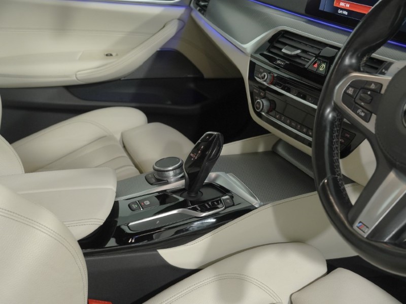 2019 (19) BMW 5 SERIES 520i M Sport 5dr Auto 5931023