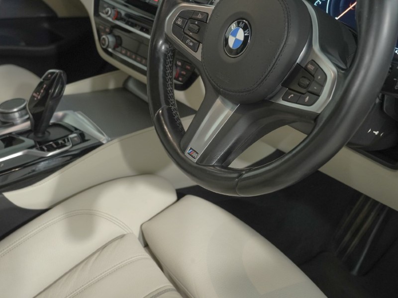 2019 (19) BMW 5 SERIES 520i M Sport 5dr Auto 5931024