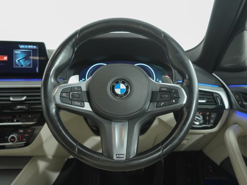 2019 (19) BMW 5 SERIES 520i M Sport 5dr Auto 5931045