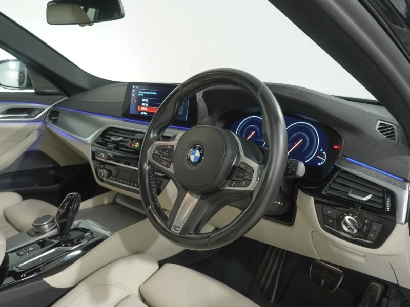 2019 (19) BMW 5 SERIES 520i M Sport 5dr Auto 5931022