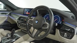 2019 (19) BMW 5 SERIES 520i M Sport 5dr Auto 5931022