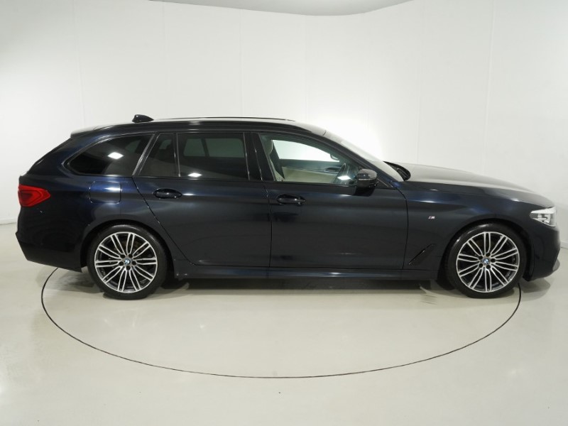 2019 (19) BMW 5 SERIES 520i M Sport 5dr Auto 5931083