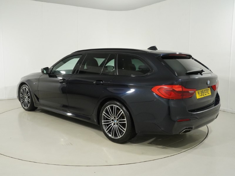 2019 (19) BMW 5 SERIES 520i M Sport 5dr Auto 1
