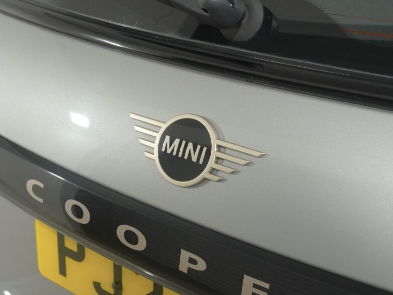 2024 (24) MINI COOPER 1.5 C Classic 3dr Auto 5975759