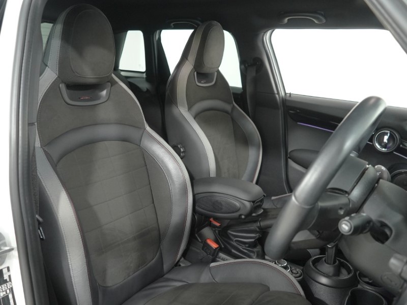 2024 (24) MINI HATCHBACK 1.5 Cooper Sport 5dr 5969574