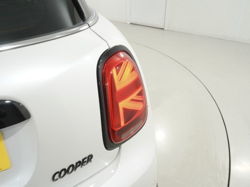 2024 (24) MINI HATCHBACK 1.5 Cooper Sport 5dr 5969555
