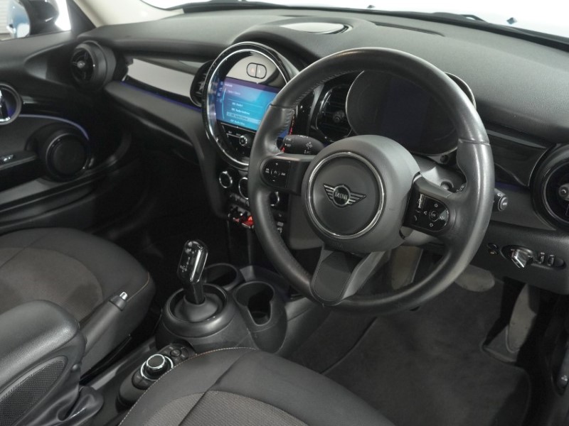 2023 (72) MINI HATCHBACK 1.5 Cooper Classic 3dr Auto 5954042
