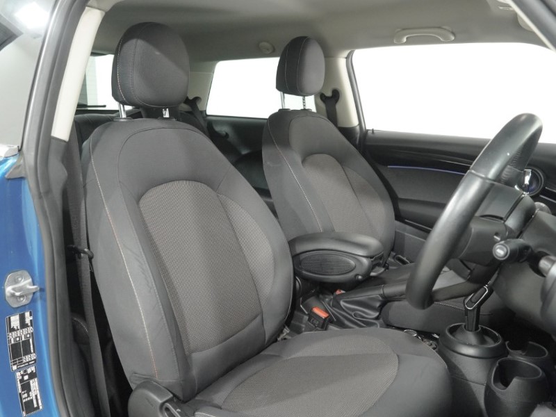 2023 (72) MINI HATCHBACK 1.5 Cooper Classic 3dr Auto 5954044