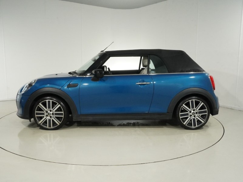 2022 (72) MINI CONVERTIBLE 1.5 Cooper Exclusive 2dr Auto 5958382