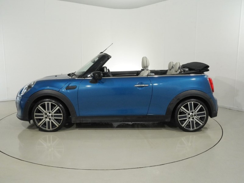 2022 (72) MINI CONVERTIBLE 1.5 Cooper Exclusive 2dr Auto 5958323