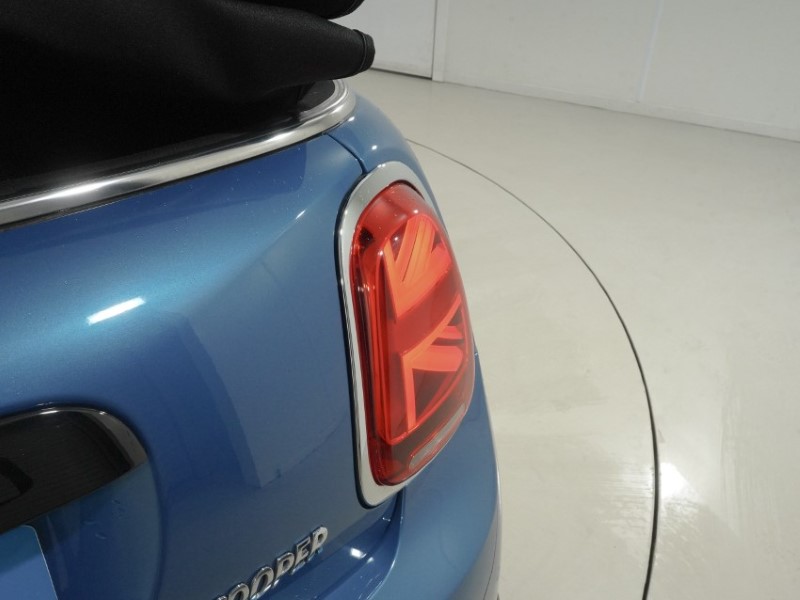 2022 (72) MINI CONVERTIBLE 1.5 Cooper Exclusive 2dr Auto 5958331