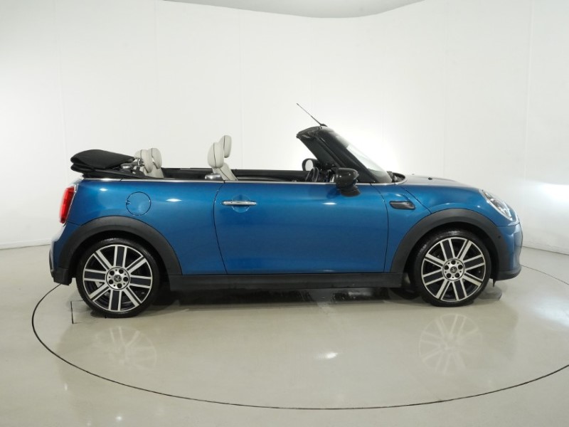 2022 (72) MINI CONVERTIBLE 1.5 Cooper Exclusive 2dr Auto 5958327