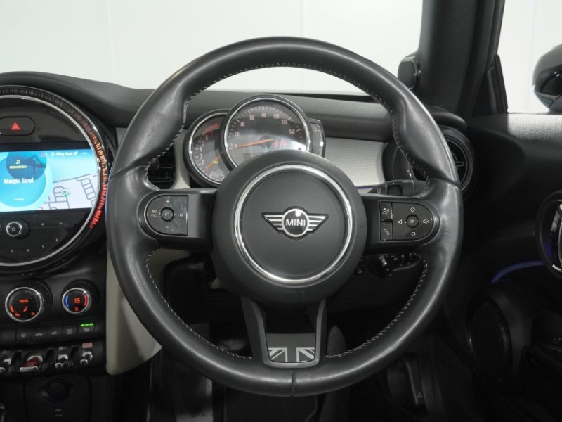 2022 (72) MINI CONVERTIBLE 1.5 Cooper Exclusive 2dr Auto 5958344