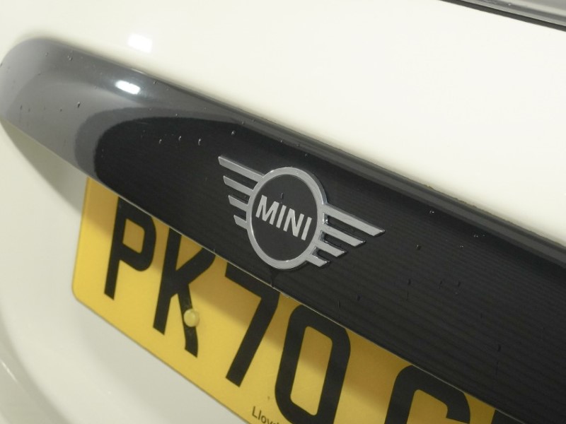 2020 (70) MINI HATCHBACK 1.5 Cooper Classic II 5dr Auto 5960844