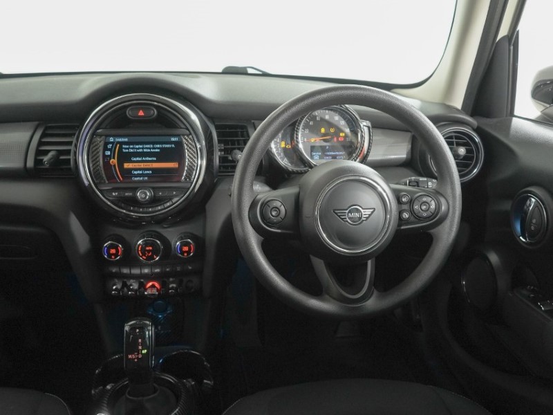 2020 (70) MINI HATCHBACK 1.5 Cooper Classic II 5dr Auto 5960856