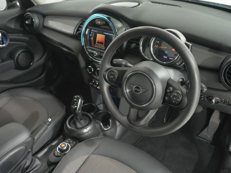 2020 (70) MINI HATCHBACK 1.5 Cooper Classic II 5dr Auto 5960869