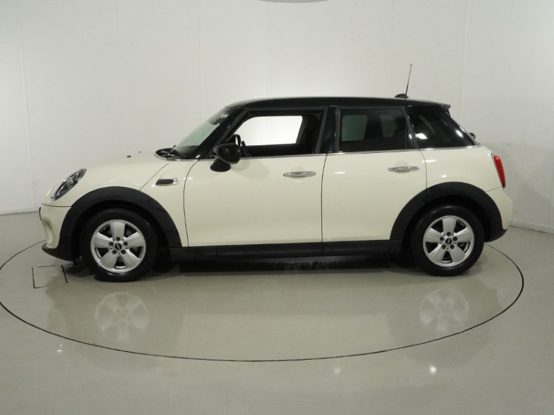 2020 (70) MINI HATCHBACK 1.5 Cooper Classic II 5dr Auto 5960838