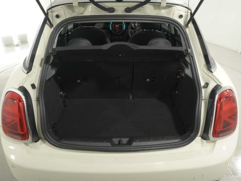 2020 (70) MINI HATCHBACK 1.5 Cooper Classic II 5dr Auto 5960848