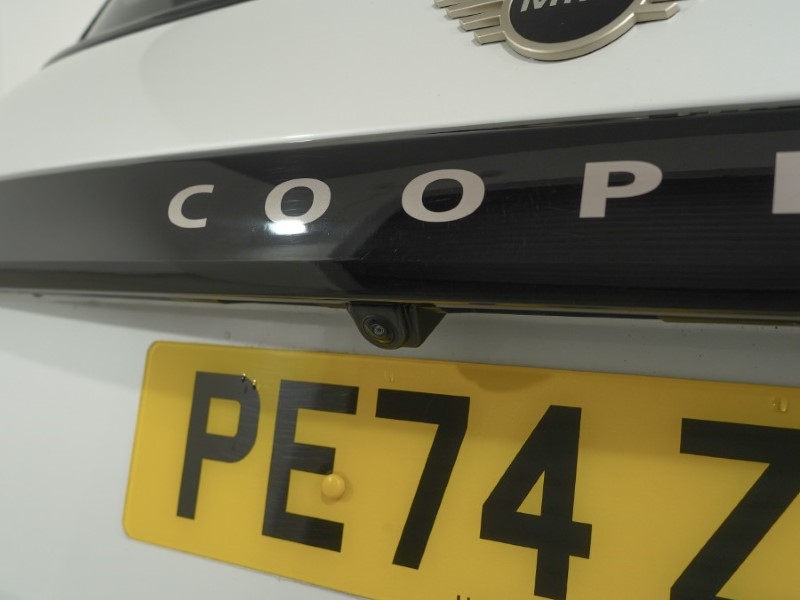 2024 (74) MINI COOPER 1.5 C Classic 3dr Auto 5988976