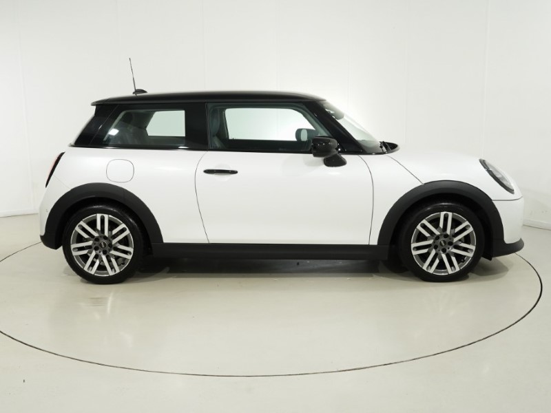 2024 (74) MINI COOPER 1.5 C Classic 3dr Auto 5989014