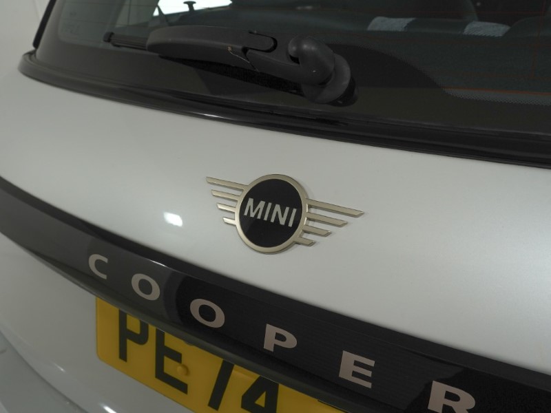 2024 (74) MINI COOPER 1.5 C Classic 3dr Auto 5988975