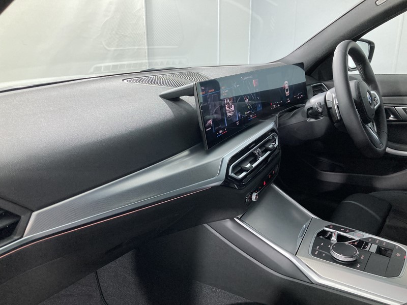 2024 (73) BMW 3 SERIES 320i M Sport 4dr Step Auto 3196584