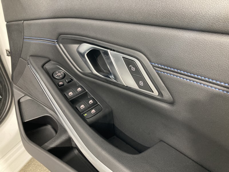 2024 (73) BMW 3 SERIES 320i M Sport 4dr Step Auto 3196597