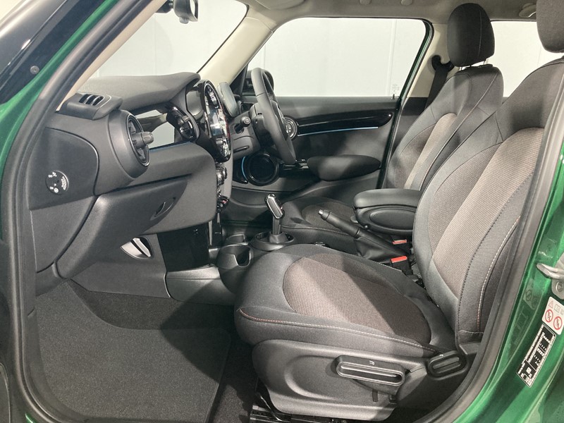 2024 (24) MINI HATCHBACK 1.5 Cooper Classic Premium 5dr Auto 3394902