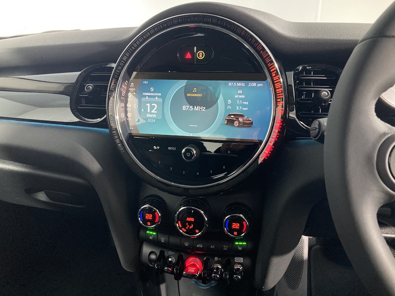 2024 (24) MINI HATCHBACK 1.5 Cooper Classic Premium 5dr Auto 3394875