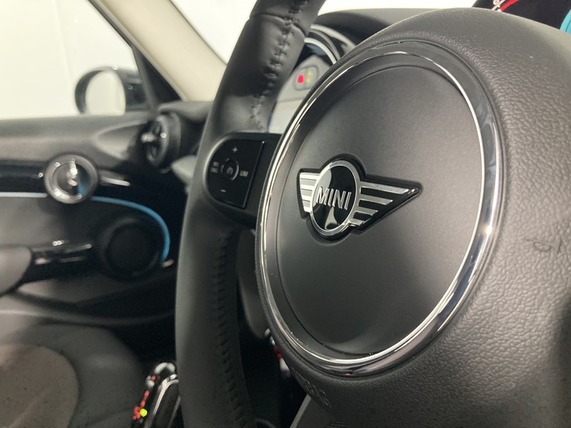 2024 (24) MINI HATCHBACK 1.5 Cooper Classic Premium 5dr Auto 3394888