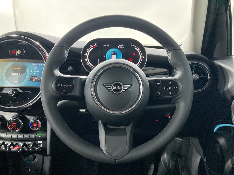 2024 (24) MINI HATCHBACK 1.5 Cooper Classic Premium 5dr Auto 3394872