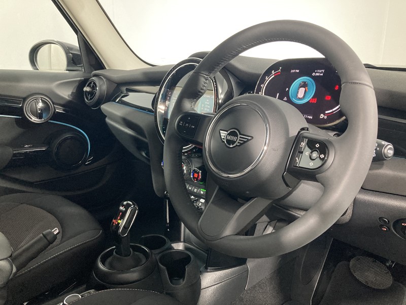 2024 (24) MINI HATCHBACK 1.5 Cooper Classic Premium 5dr Auto 3394873