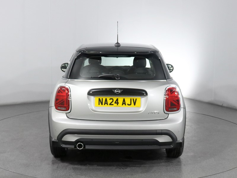 2024 (24) MINI HATCHBACK 1.5 Cooper Classic Premium 5dr Auto 3291680