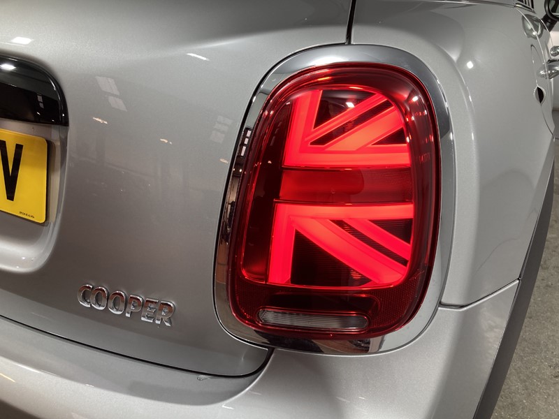 2024 (24) MINI HATCHBACK 1.5 Cooper Classic Premium 5dr Auto 3291684