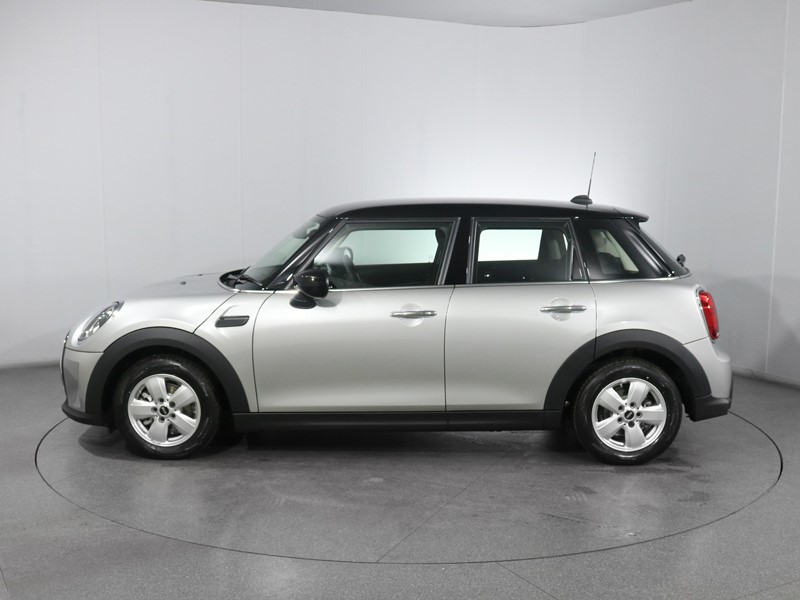 2024 (24) MINI HATCHBACK 1.5 Cooper Classic Premium 5dr Auto 3291686