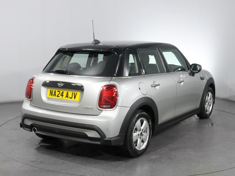2024 (24) MINI HATCHBACK 1.5 Cooper Classic Premium 5dr Auto 3291687