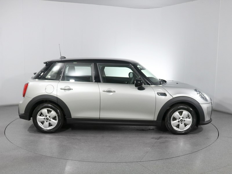 2024 (24) MINI HATCHBACK 1.5 Cooper Classic Premium 5dr Auto 3291677