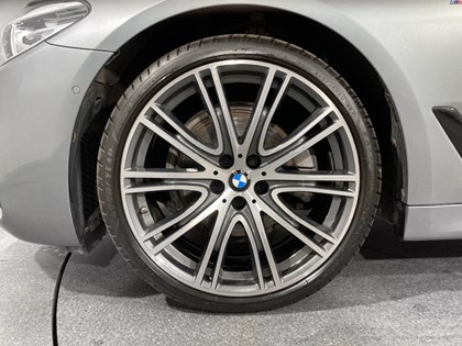 2019 (19) BMW 5 SERIES 520d xDrive M Sport 4dr Auto