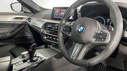 2019 (19) BMW 5 SERIES 520d xDrive M Sport 4dr Auto 3050312