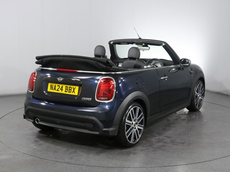 2024 (24) MINI CONVERTIBLE 1.5 Cooper Exclusive Premium 2dr Auto 3291329