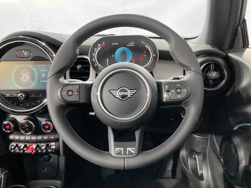 2024 (24) MINI CONVERTIBLE 1.5 Cooper Exclusive Premium 2dr Auto 3291285