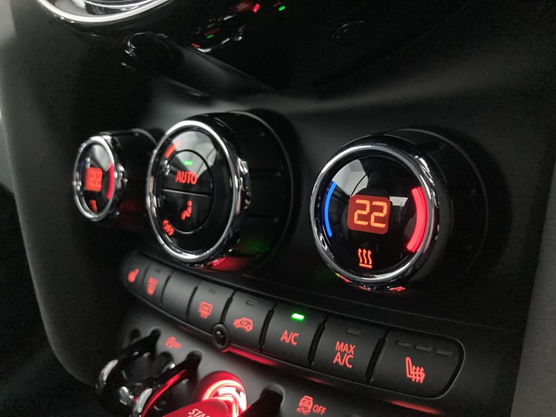 2024 (24) MINI CONVERTIBLE 1.5 Cooper Exclusive Premium 2dr Auto 3291308