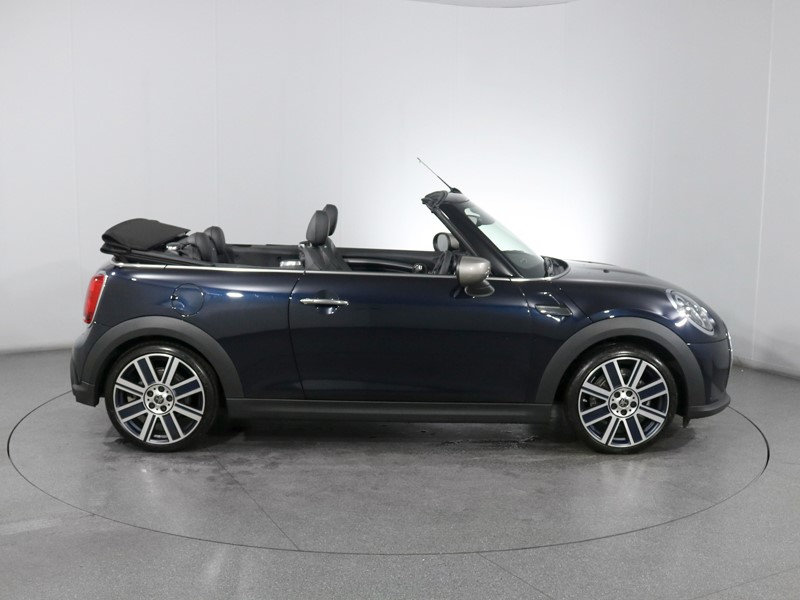 2024 (24) MINI CONVERTIBLE 1.5 Cooper Exclusive Premium 2dr Auto 3291283
