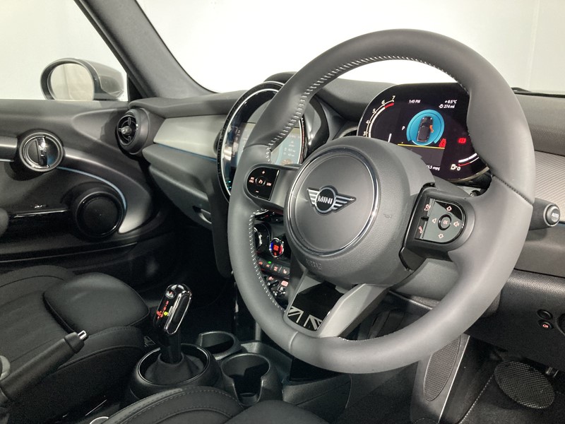 2024 (24) MINI CONVERTIBLE 1.5 Cooper Exclusive Premium 2dr Auto 3291286